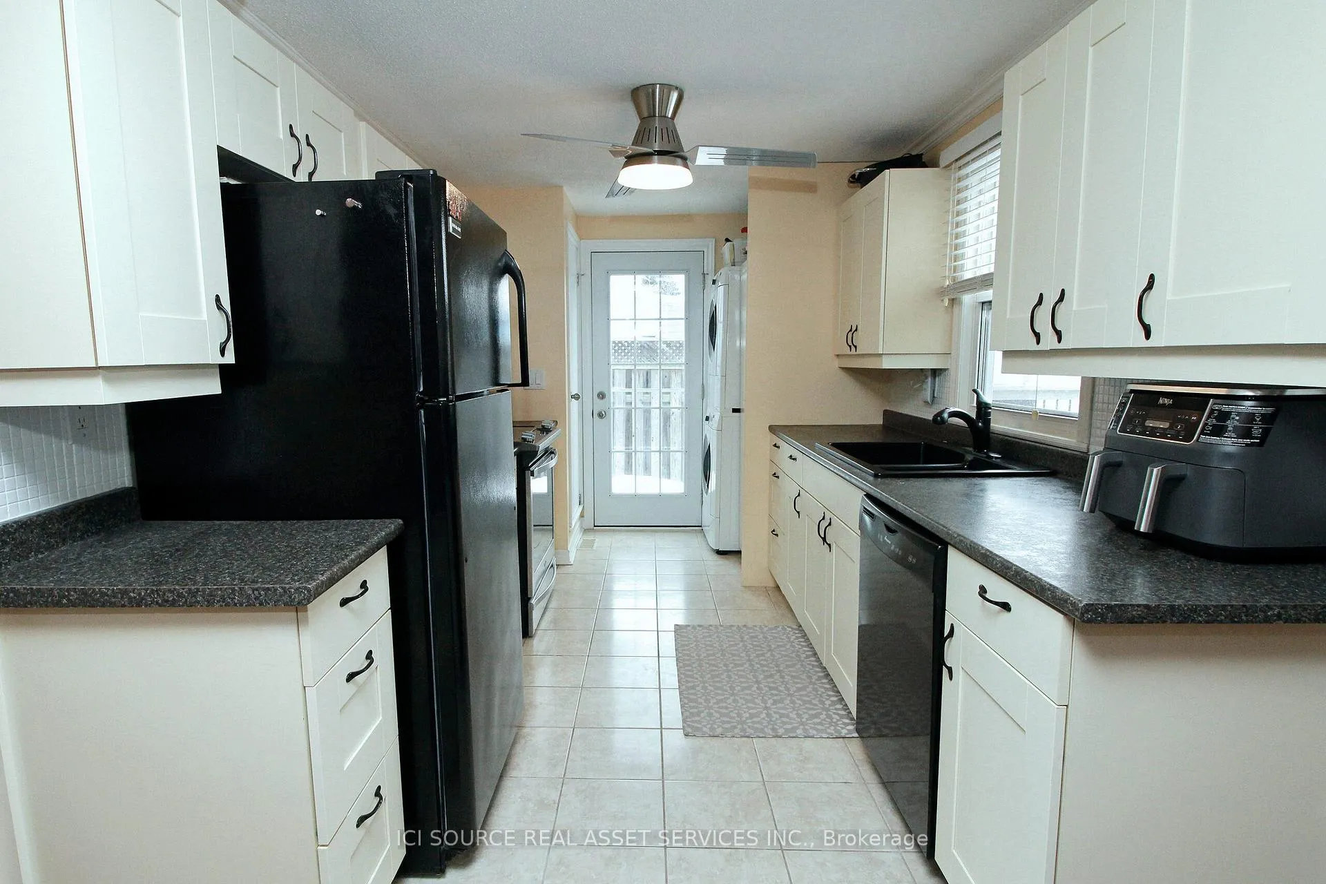 Photo 9 of 15 Driftwood Lane, Clarington, Bowmanville — HOMEH