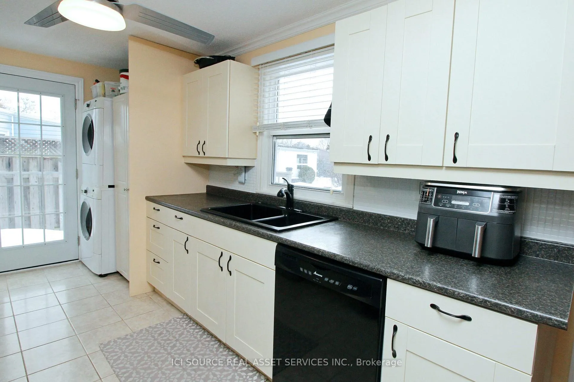 Photo 10 of 15 Driftwood Lane, Clarington, Bowmanville — HOMEH