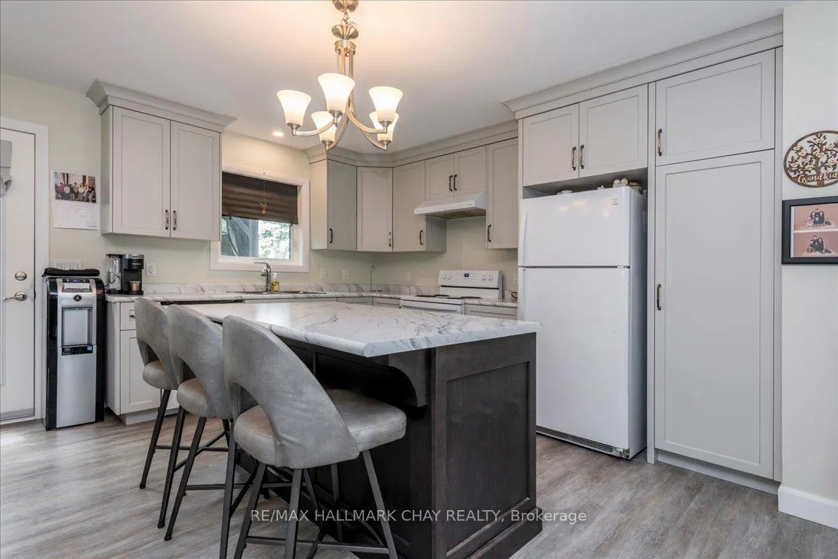 Photo 4 of 1115 Shore Acres Drive, Innisfil, Gilford — HOMEH