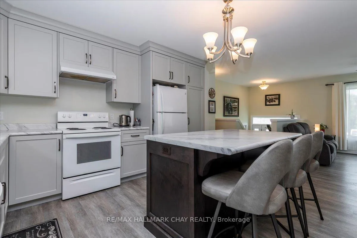 Photo 5 of 1115 Shore Acres Drive, Innisfil, Gilford — HOMEH