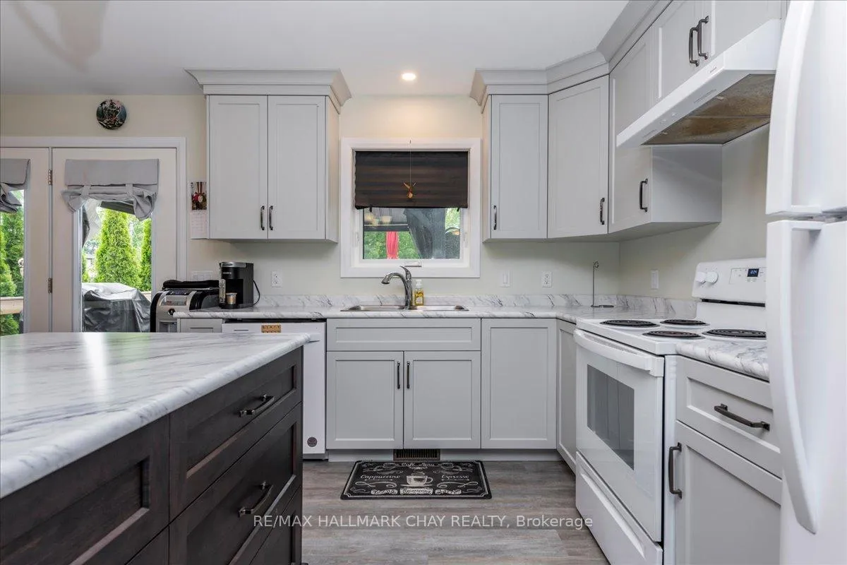 Photo 6 of 1115 Shore Acres Drive, Innisfil, Gilford — HOMEH