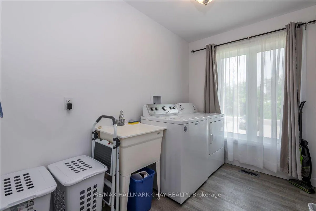 Photo 13 of 1115 Shore Acres Drive, Innisfil, Gilford — HOMEH