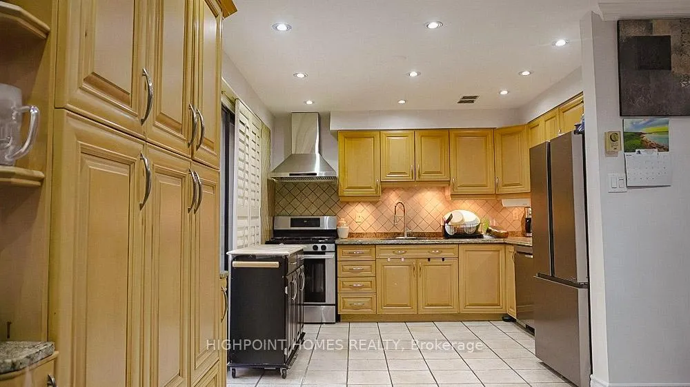 Photo 4 of 14 Large Court, Brampton, Westgate — HOMEH