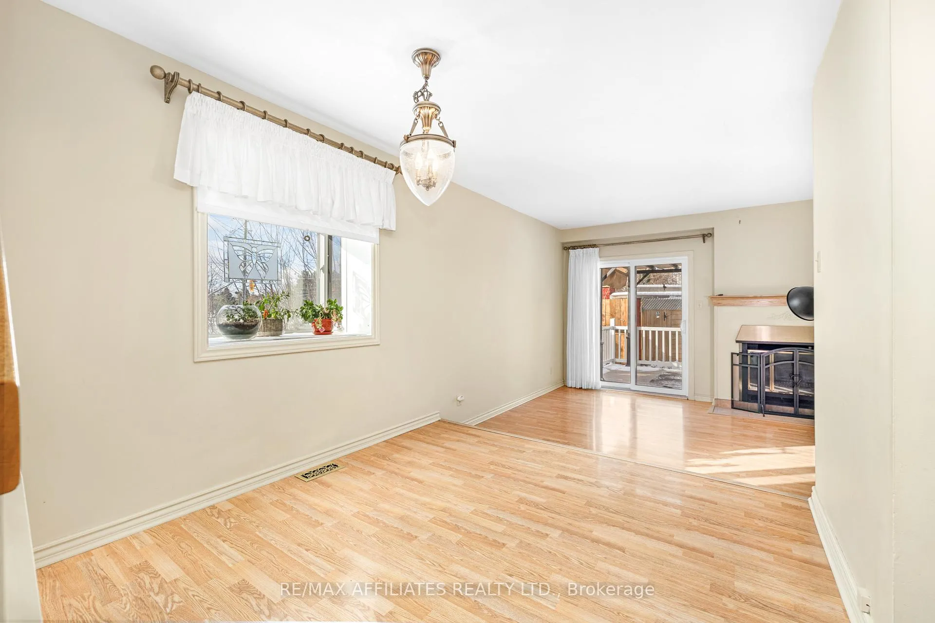 Photo 6 of 2 Shadow Court, Ottawa, Leslie Park — HOMEH