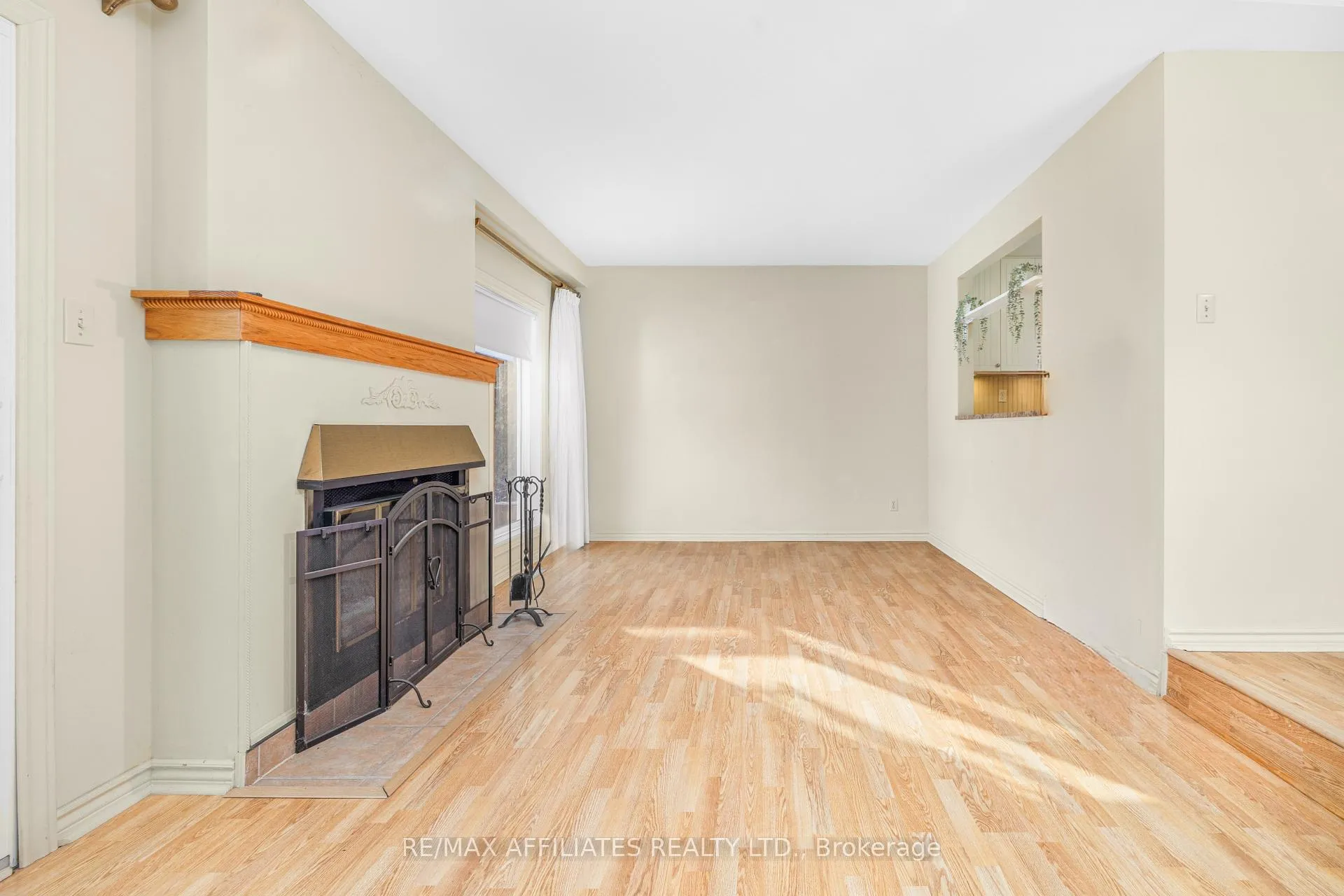 Photo 11 of 2 Shadow Court, Ottawa, Leslie Park — HOMEH