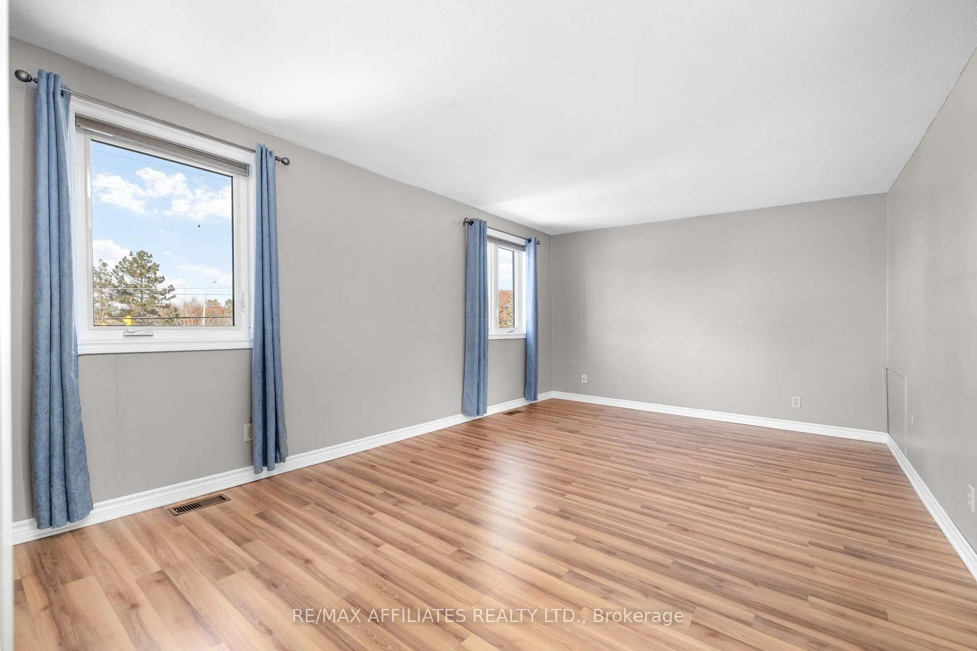 Photo 21 of 2 Shadow Court, Ottawa, Leslie Park — HOMEH