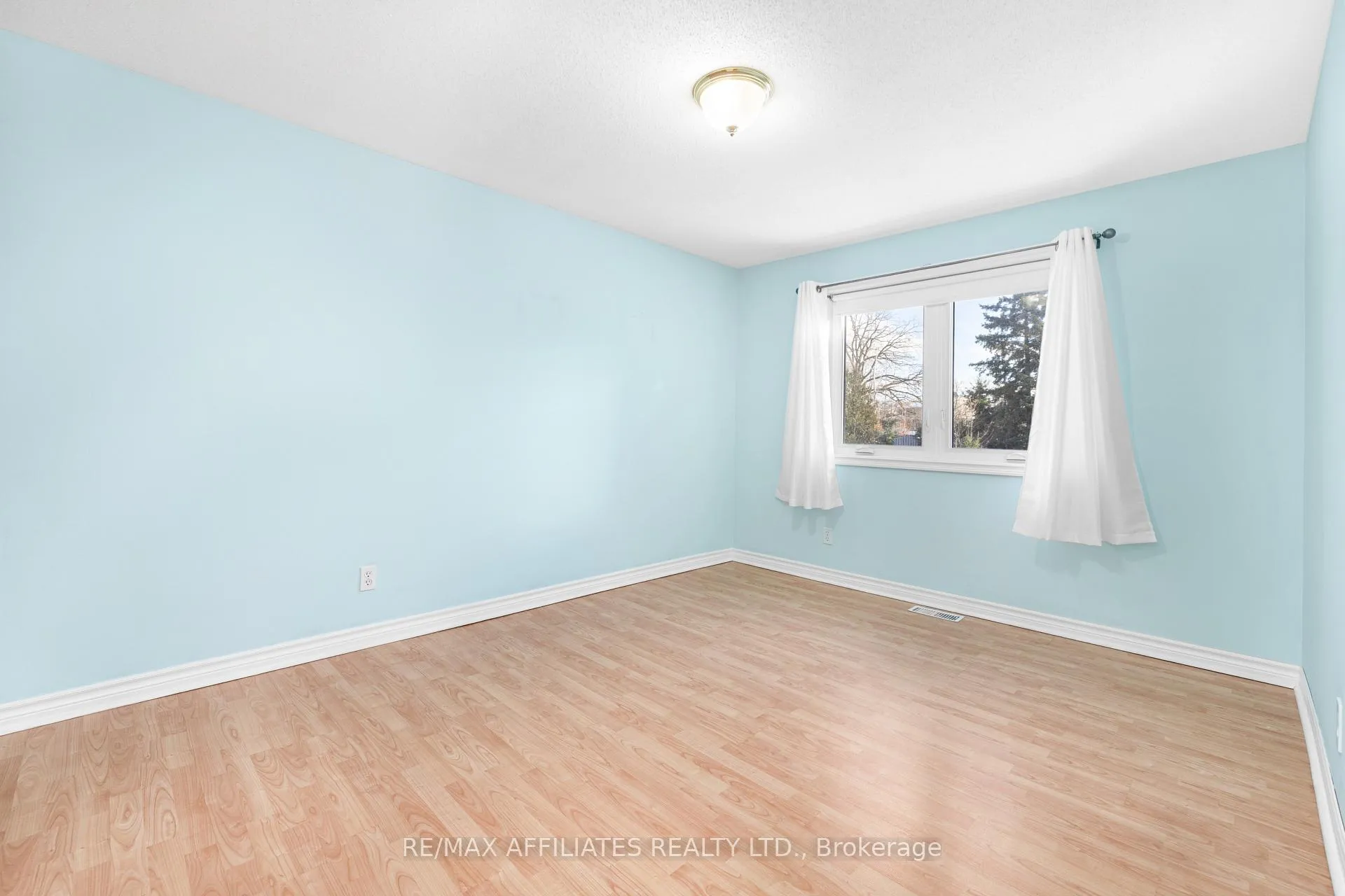 Photo 24 of 2 Shadow Court, Ottawa, Leslie Park — HOMEH