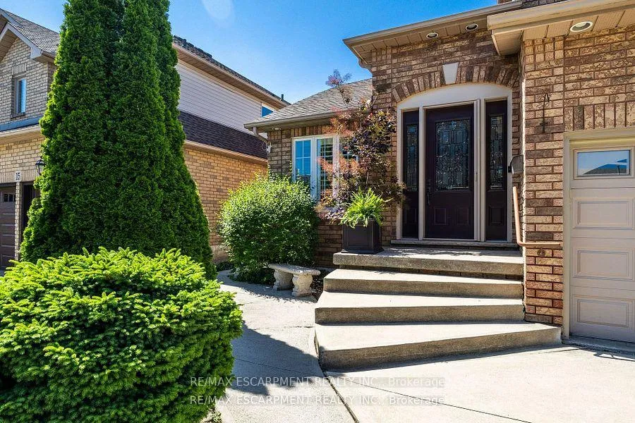 Photo 5 of 17 Hillgarden Drive, Hamilton, Stoney Creek — HOMEH