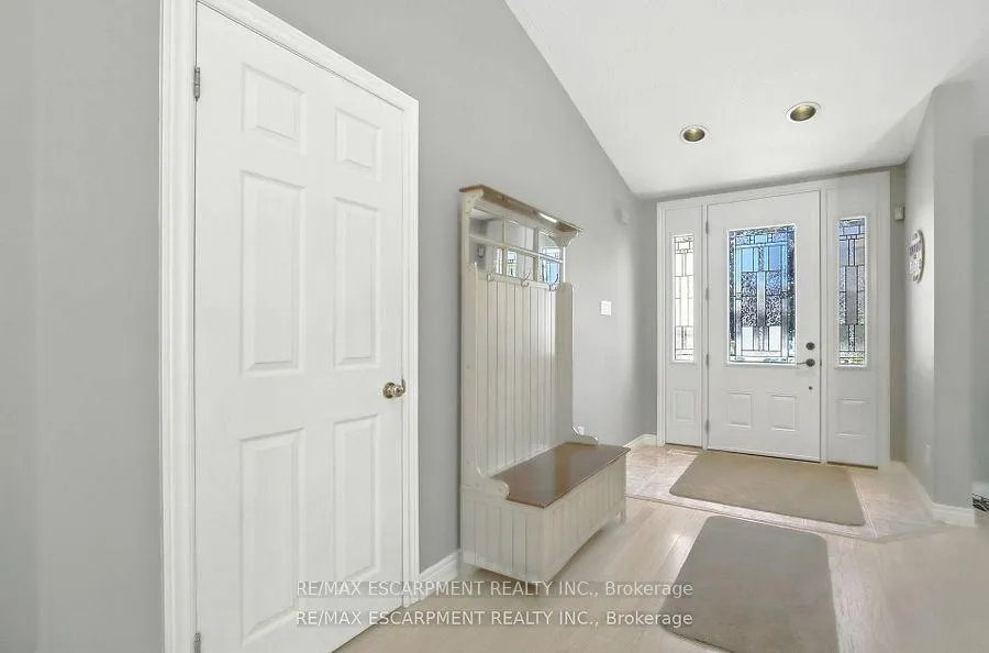 Photo 6 of 17 Hillgarden Drive, Hamilton, Stoney Creek — HOMEH