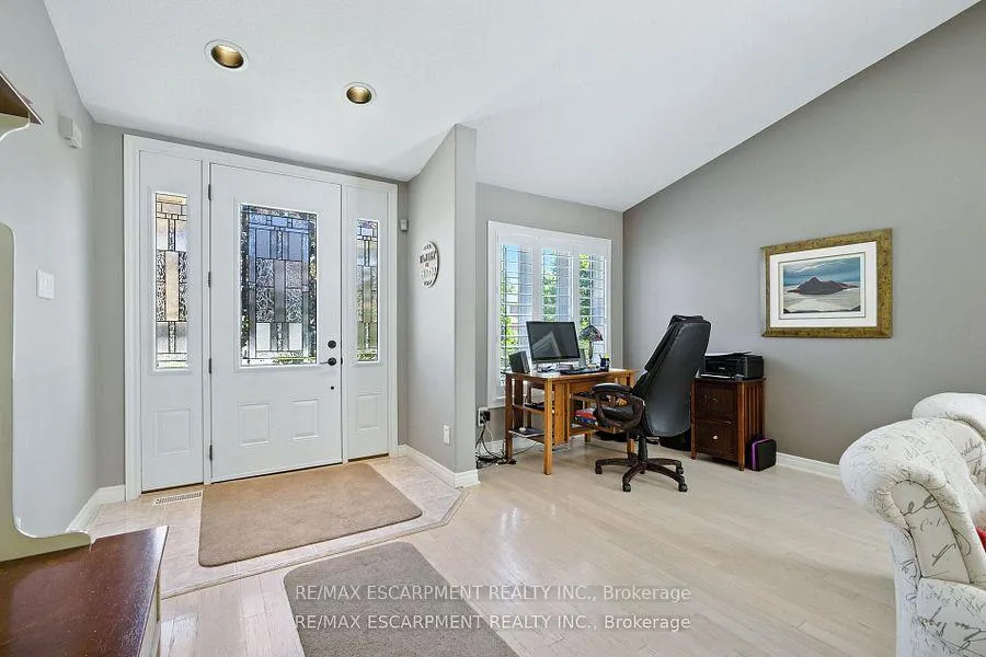 Photo 7 of 17 Hillgarden Drive, Hamilton, Stoney Creek — HOMEH