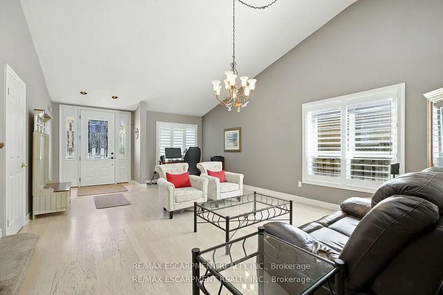 Photo 11 of 17 Hillgarden Drive, Hamilton, Stoney Creek — HOMEH