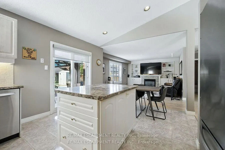 Photo 16 of 17 Hillgarden Drive, Hamilton, Stoney Creek — HOMEH