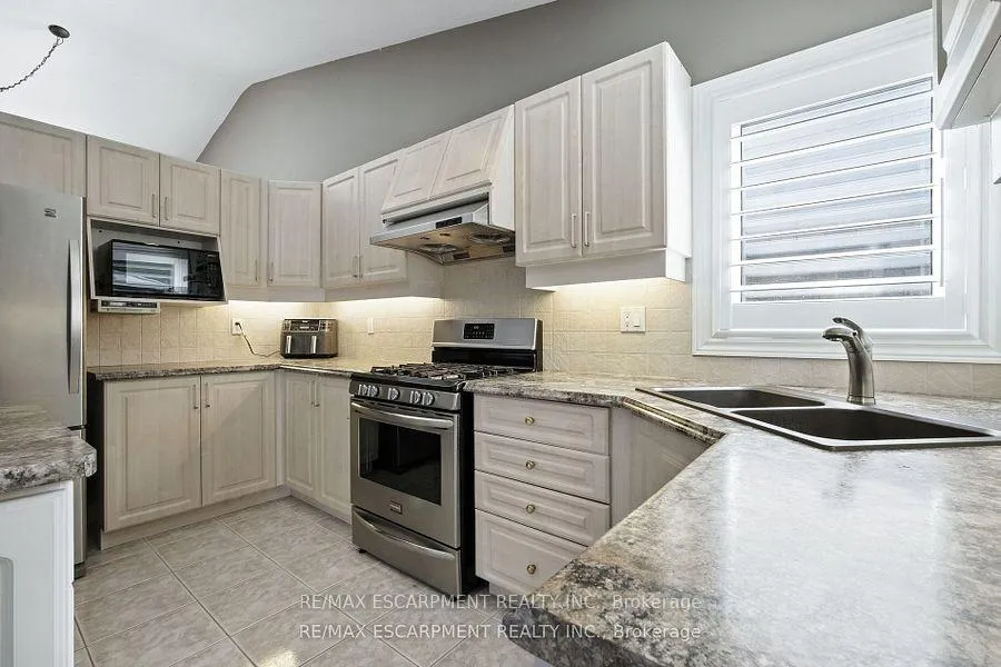 Photo 17 of 17 Hillgarden Drive, Hamilton, Stoney Creek — HOMEH