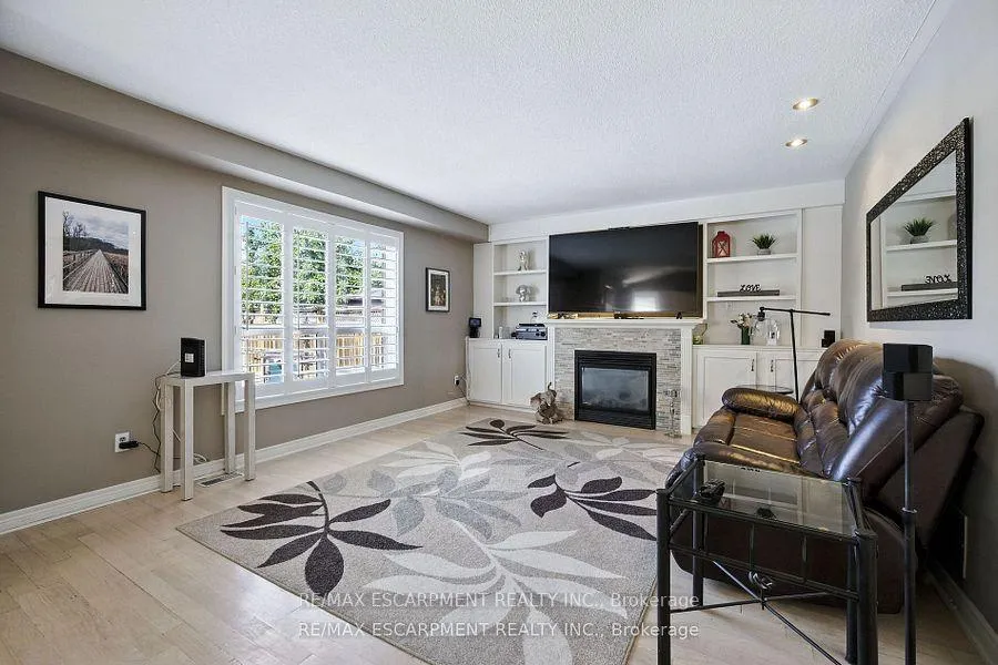 Photo 18 of 17 Hillgarden Drive, Hamilton, Stoney Creek — HOMEH
