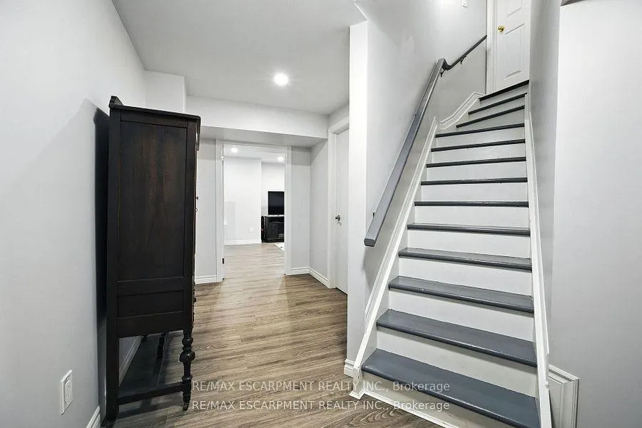 Photo 22 of 17 Hillgarden Drive, Hamilton, Stoney Creek — HOMEH
