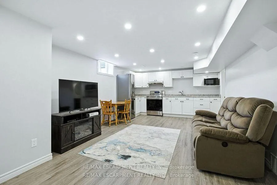Photo 23 of 17 Hillgarden Drive, Hamilton, Stoney Creek — HOMEH