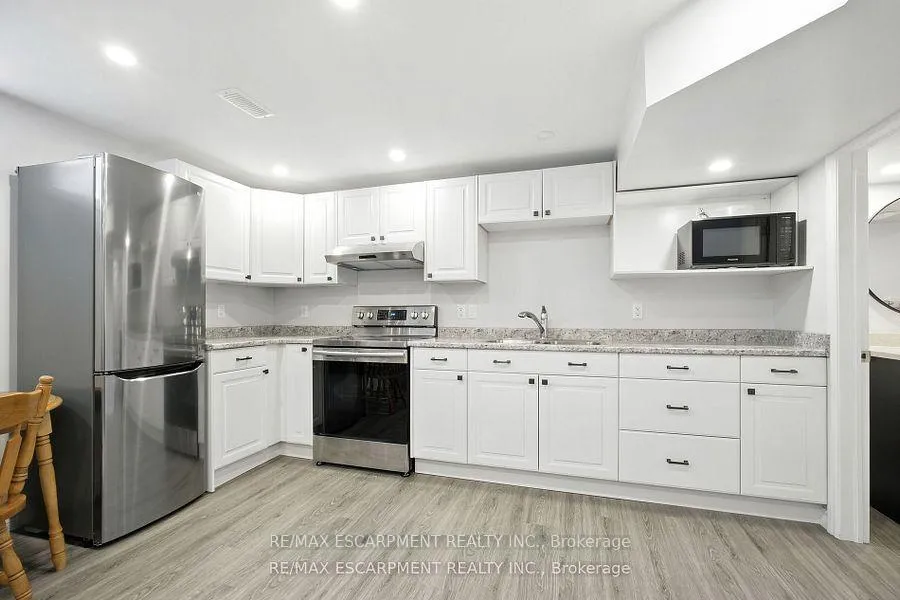 Photo 24 of 17 Hillgarden Drive, Hamilton, Stoney Creek — HOMEH