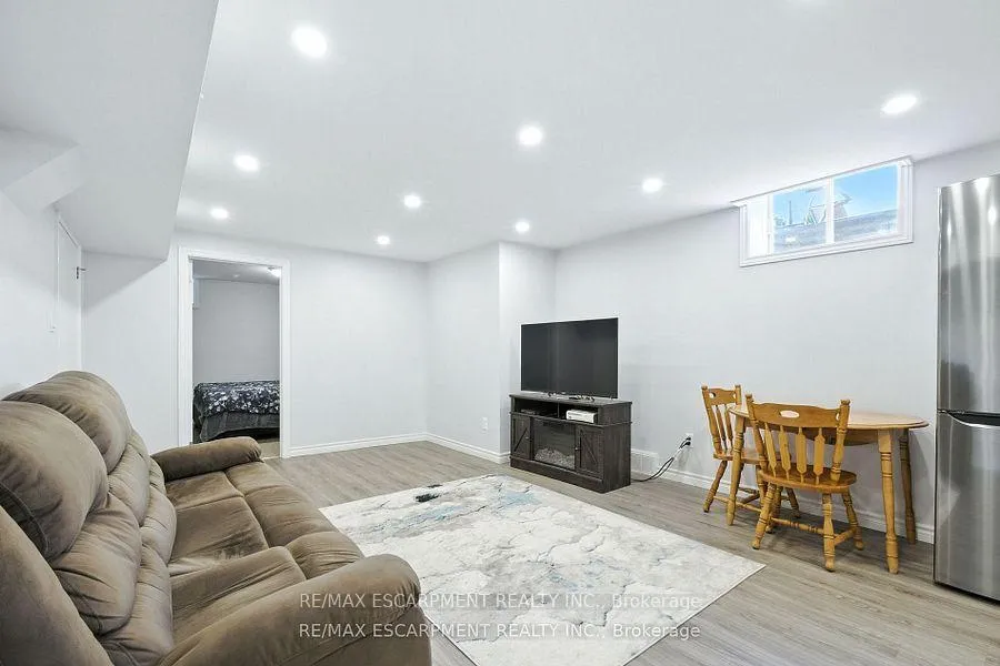 Photo 25 of 17 Hillgarden Drive, Hamilton, Stoney Creek — HOMEH