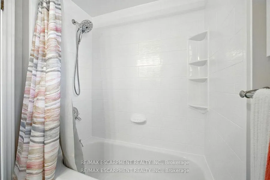 Photo 37 of 17 Hillgarden Drive, Hamilton, Stoney Creek — HOMEH