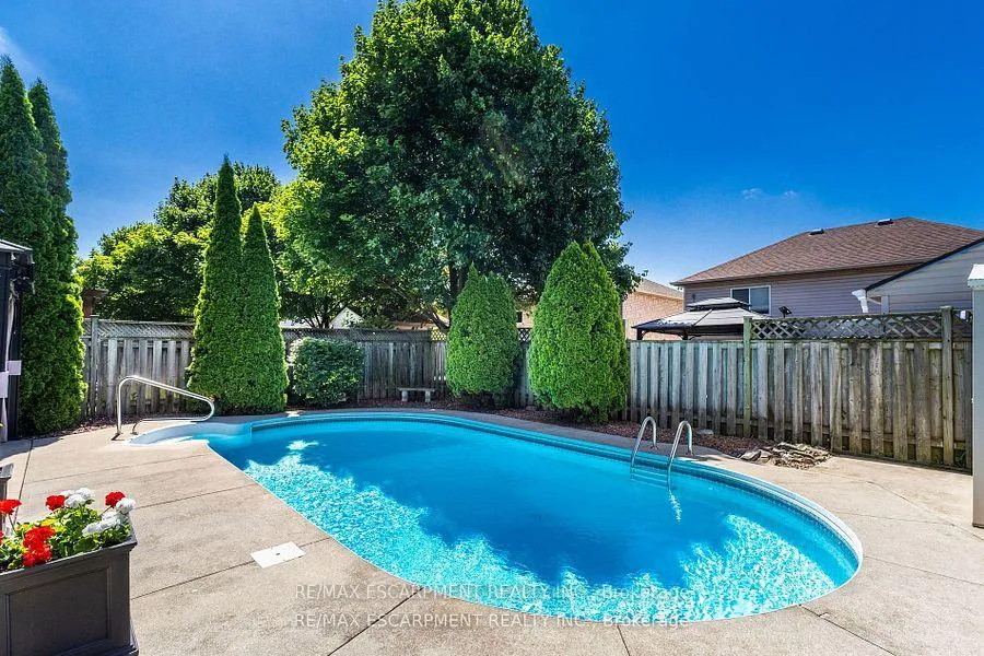 Photo 40 of 17 Hillgarden Drive, Hamilton, Stoney Creek — HOMEH