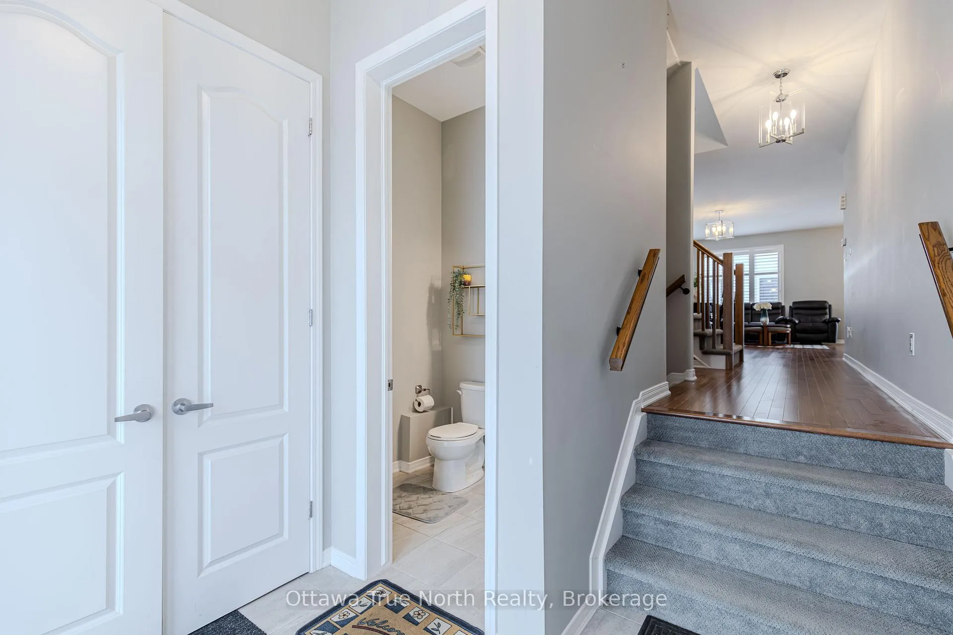 Photo 3 of 221 Don Brown Private, Ottawa, Kanata - Emerald Meadows/Trailwest — HOMEH