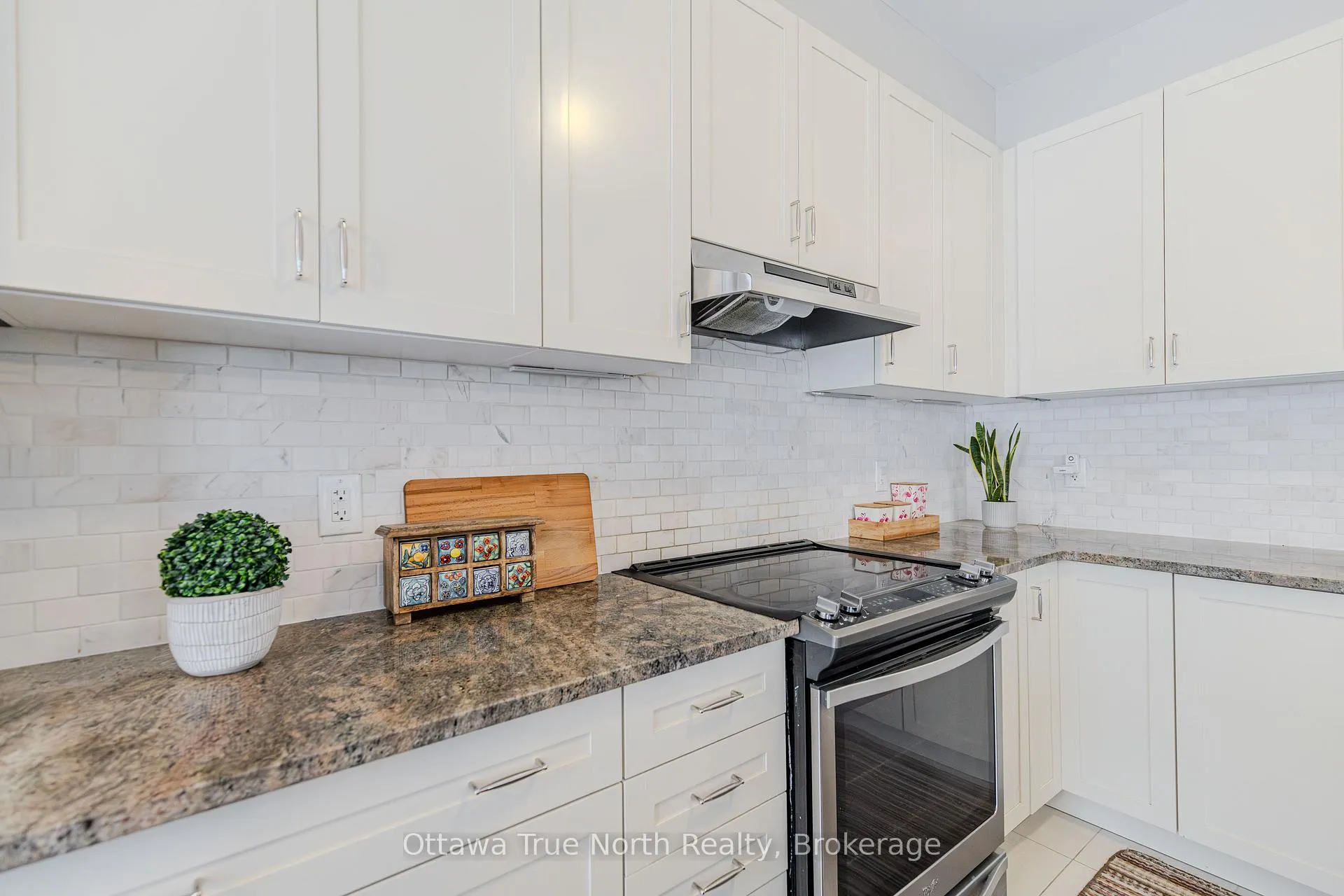 Photo 12 of 221 Don Brown Private, Ottawa, Kanata - Emerald Meadows/Trailwest — HOMEH
