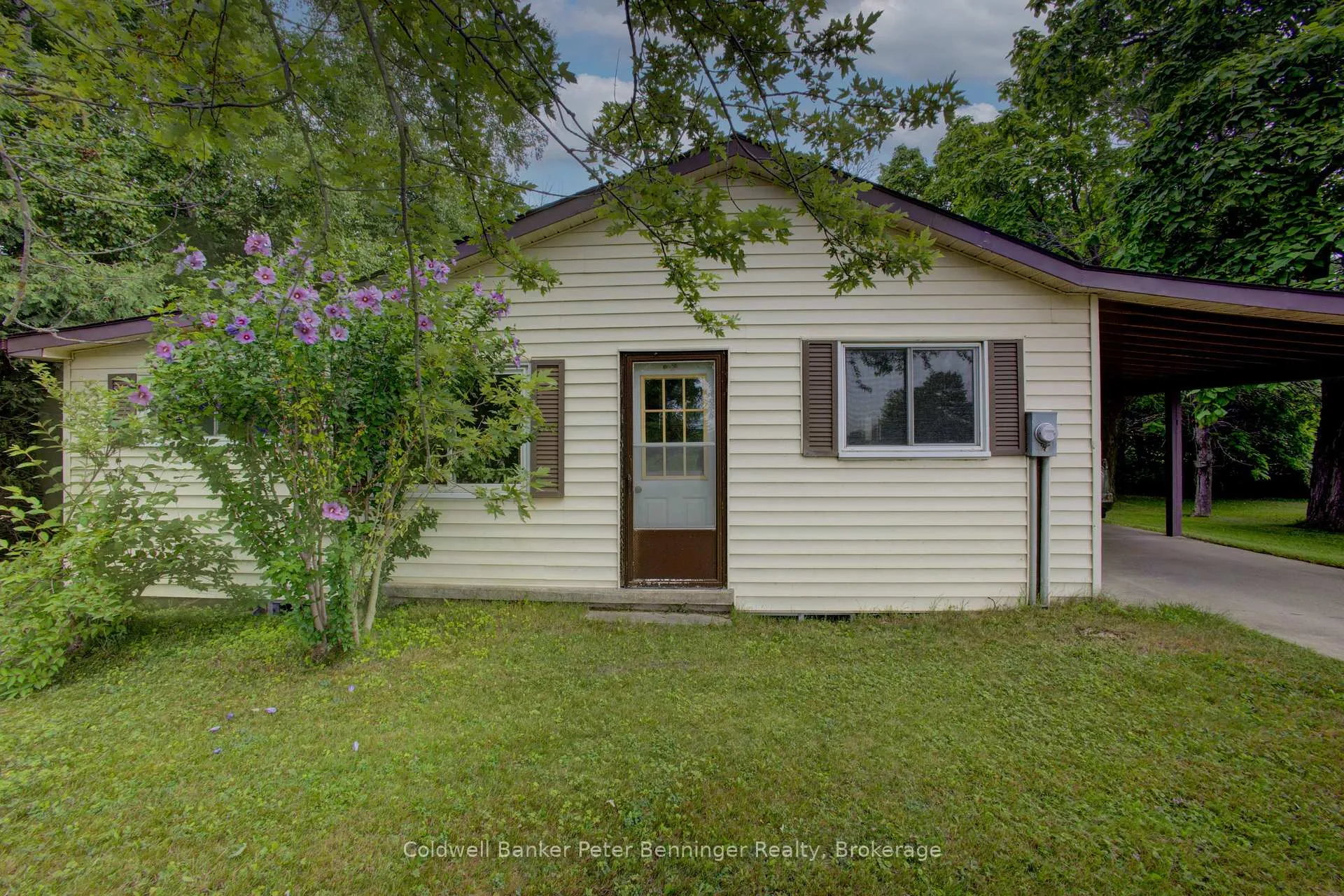 Front of 3128 Bruce Road 15