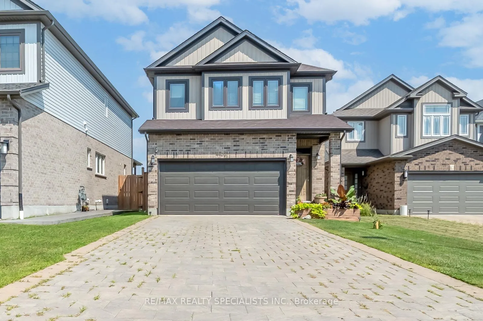 Front of 4435 Lismer Lane