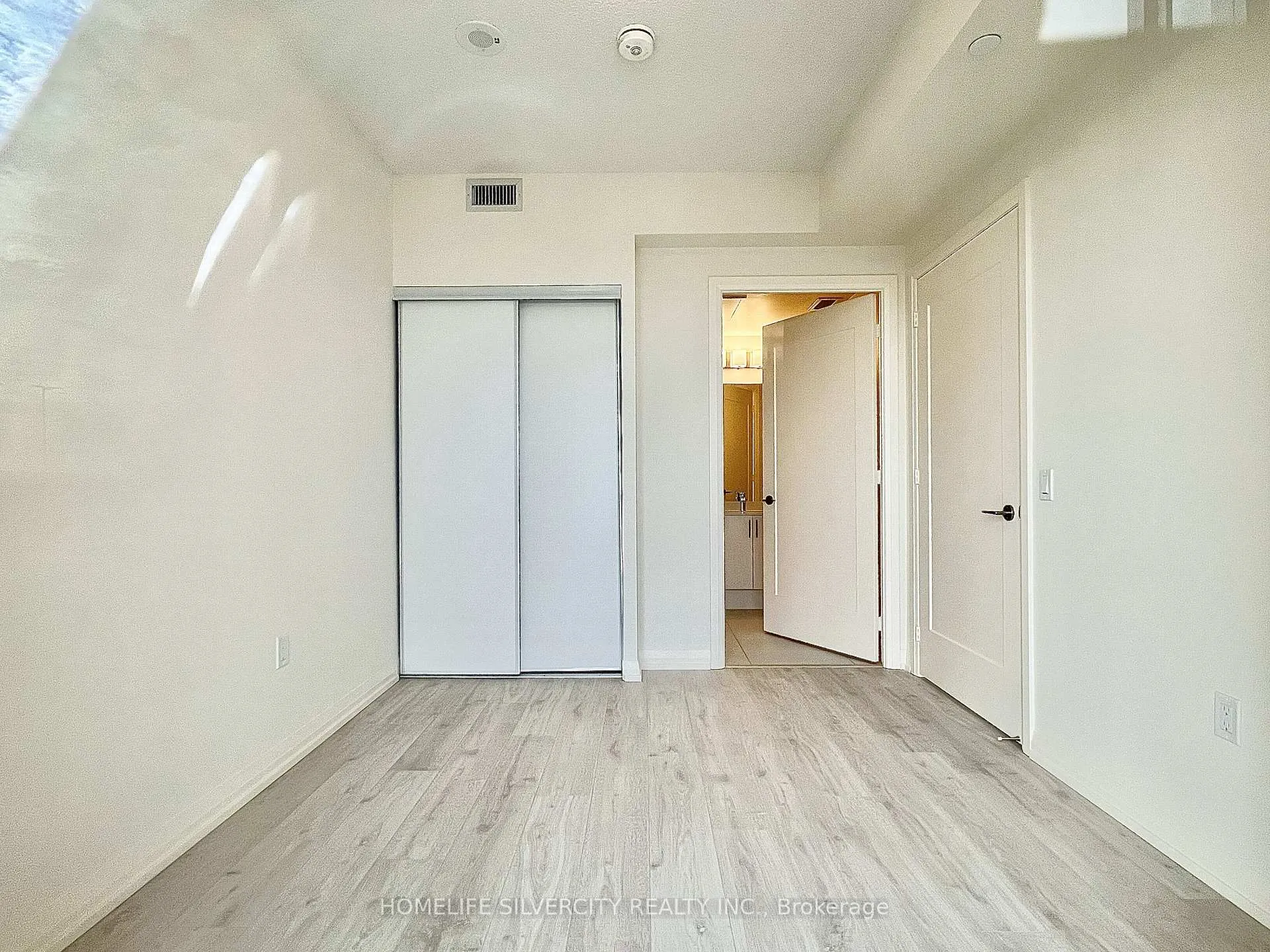 Photo 6 of Unit 409, 27 Korda Gate, Vaughan, Vellore Village — HOMEH