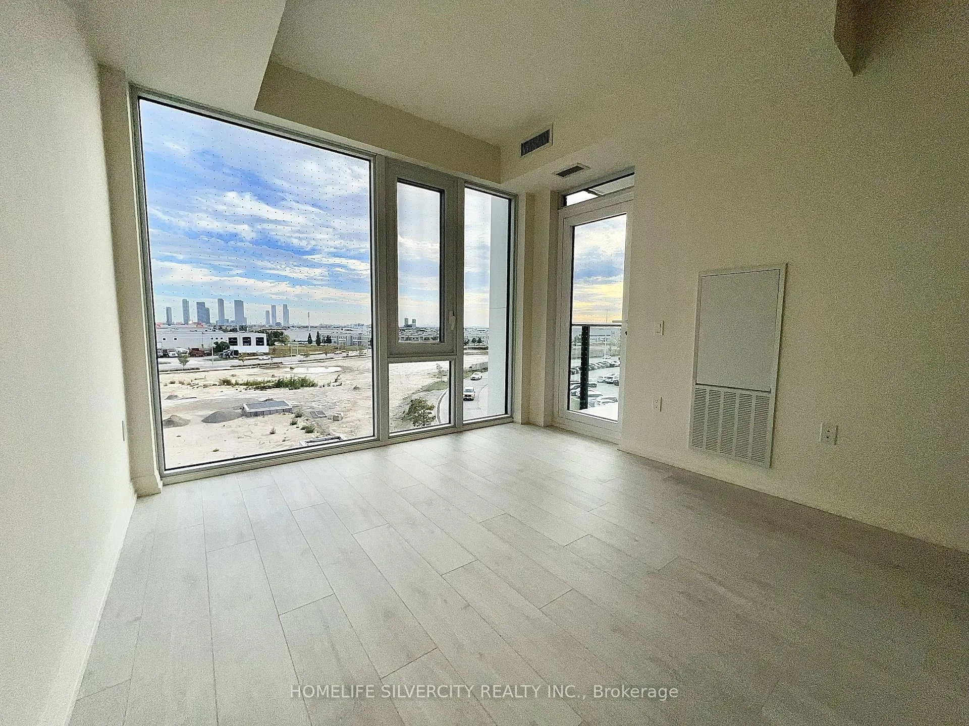 Photo 32 of Unit 409, 27 Korda Gate, Vaughan, Vellore Village — HOMEH