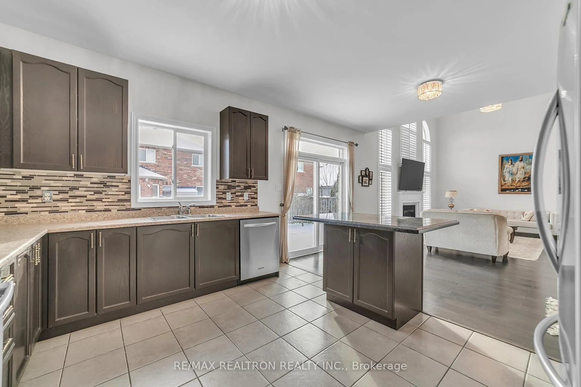 Photo 7 of 46 Carness Crescent, Georgina, Keswick South — HOMEH