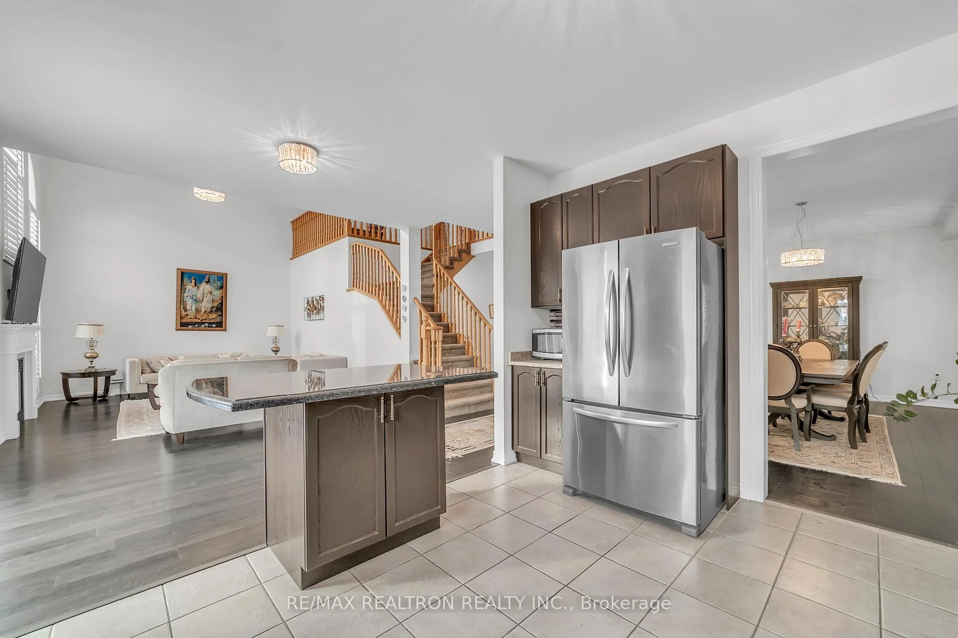 Photo 8 of 46 Carness Crescent, Georgina, Keswick South — HOMEH