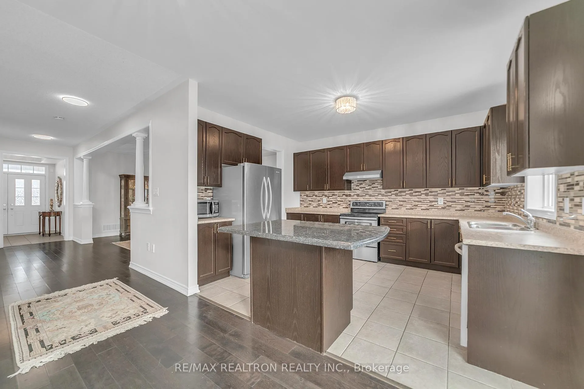 Photo 9 of 46 Carness Crescent, Georgina, Keswick South — HOMEH