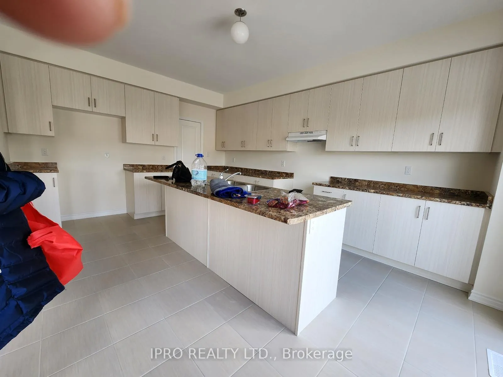 Photo 3 of 1092 Skyridge Boulevard, Pickering, Rural Pickering — HOMEH