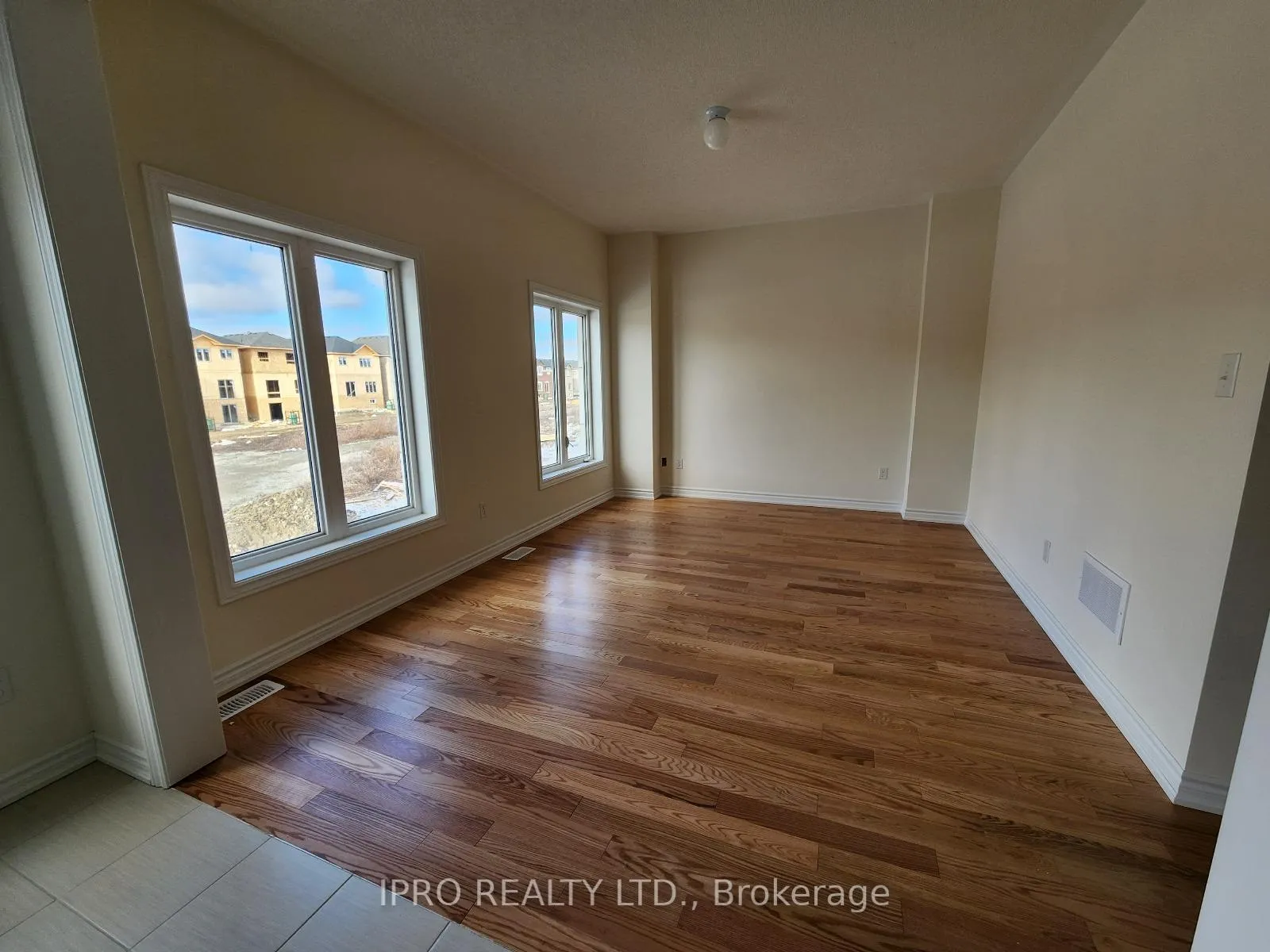 Photo 6 of 1092 Skyridge Boulevard, Pickering, Rural Pickering — HOMEH