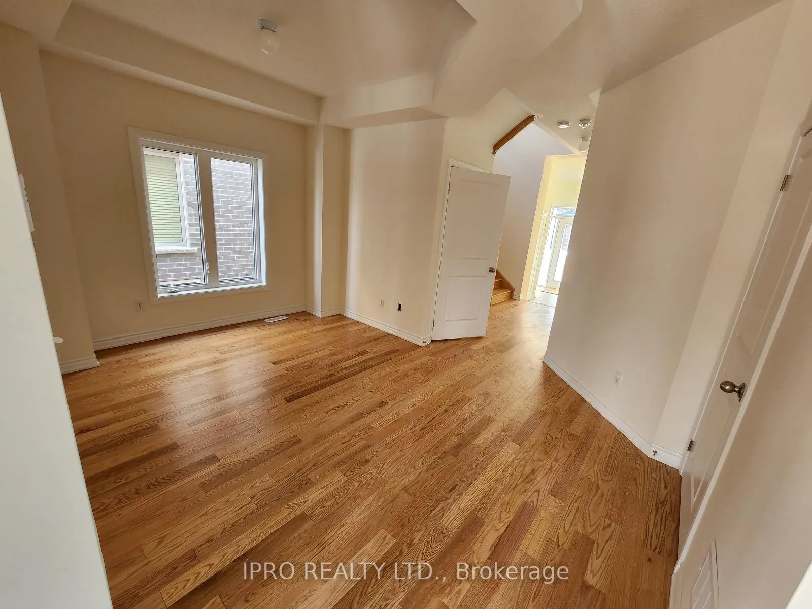 Photo 8 of 1092 Skyridge Boulevard, Pickering, Rural Pickering — HOMEH