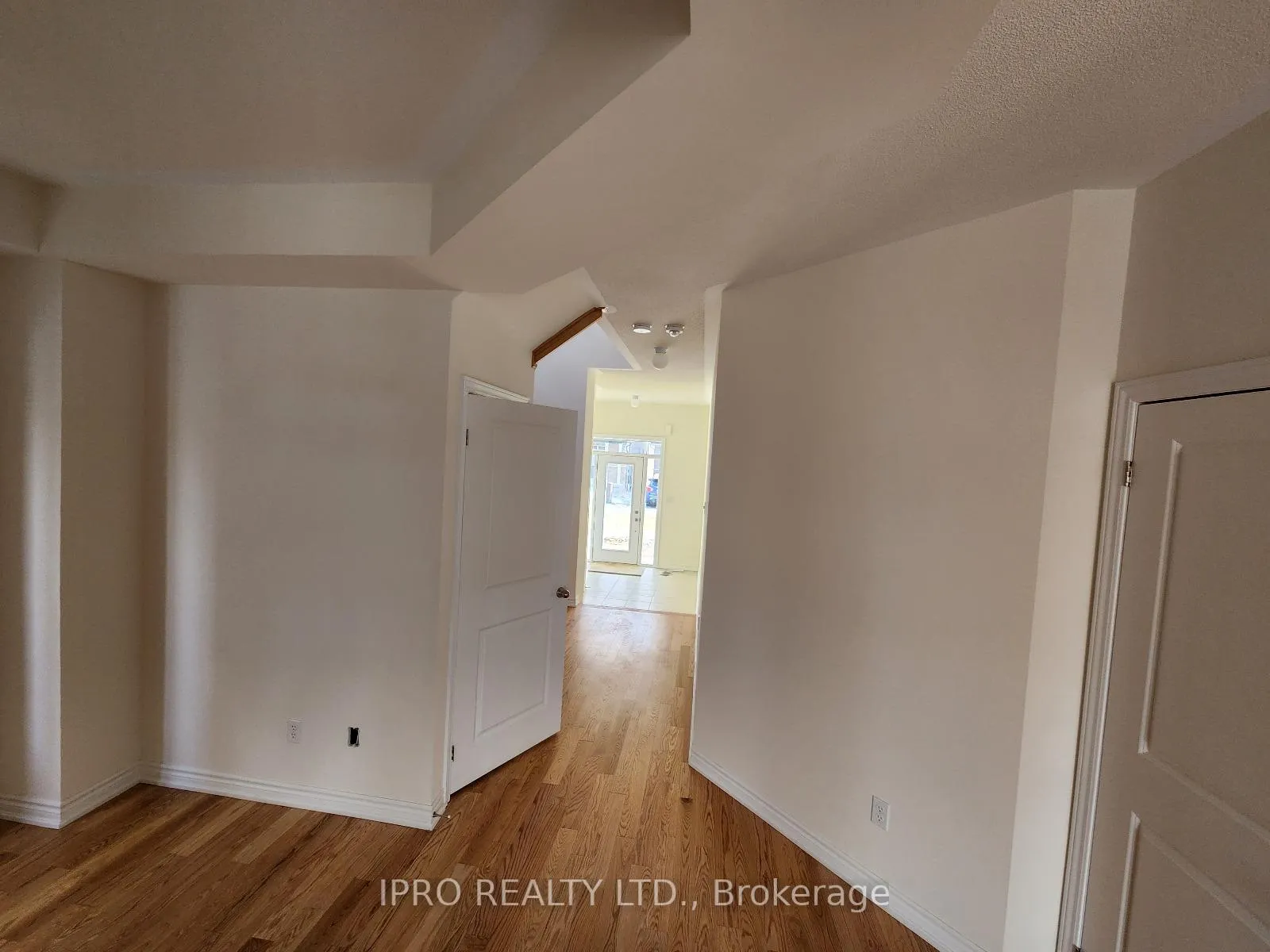 Photo 9 of 1092 Skyridge Boulevard, Pickering, Rural Pickering — HOMEH