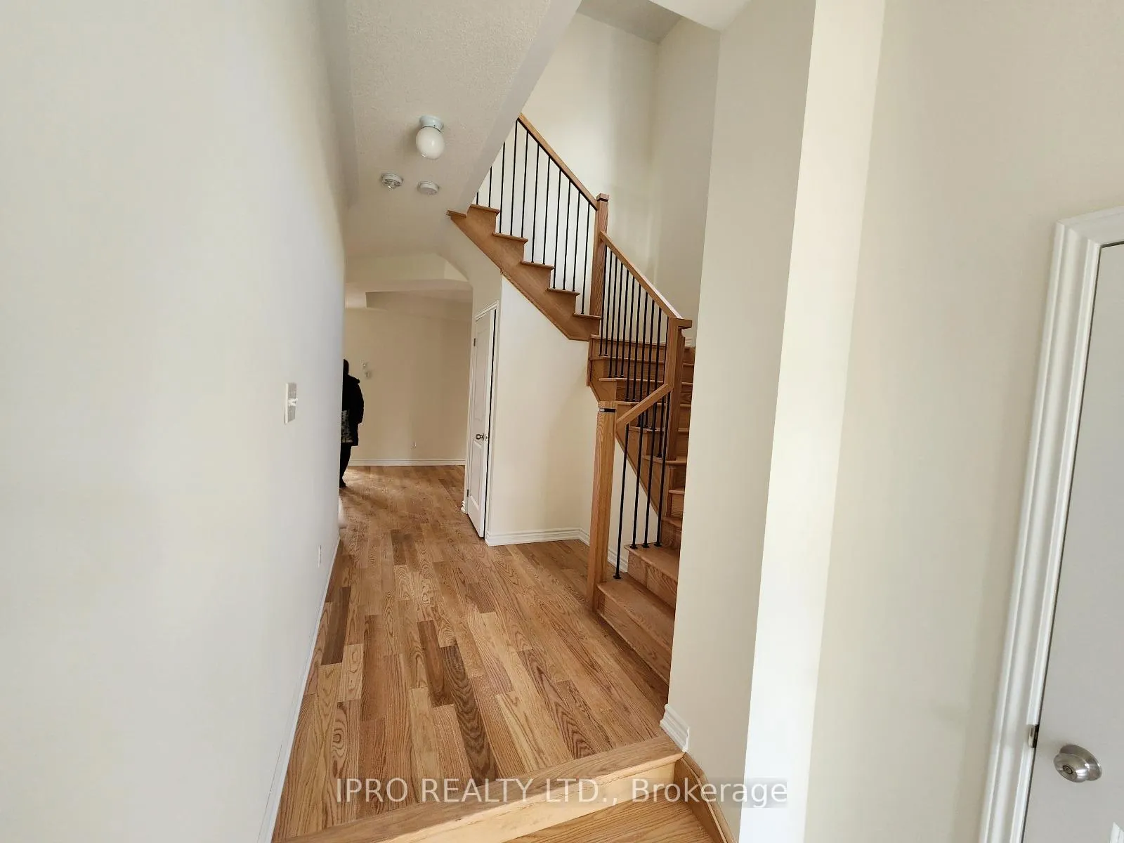 Photo 10 of 1092 Skyridge Boulevard, Pickering, Rural Pickering — HOMEH