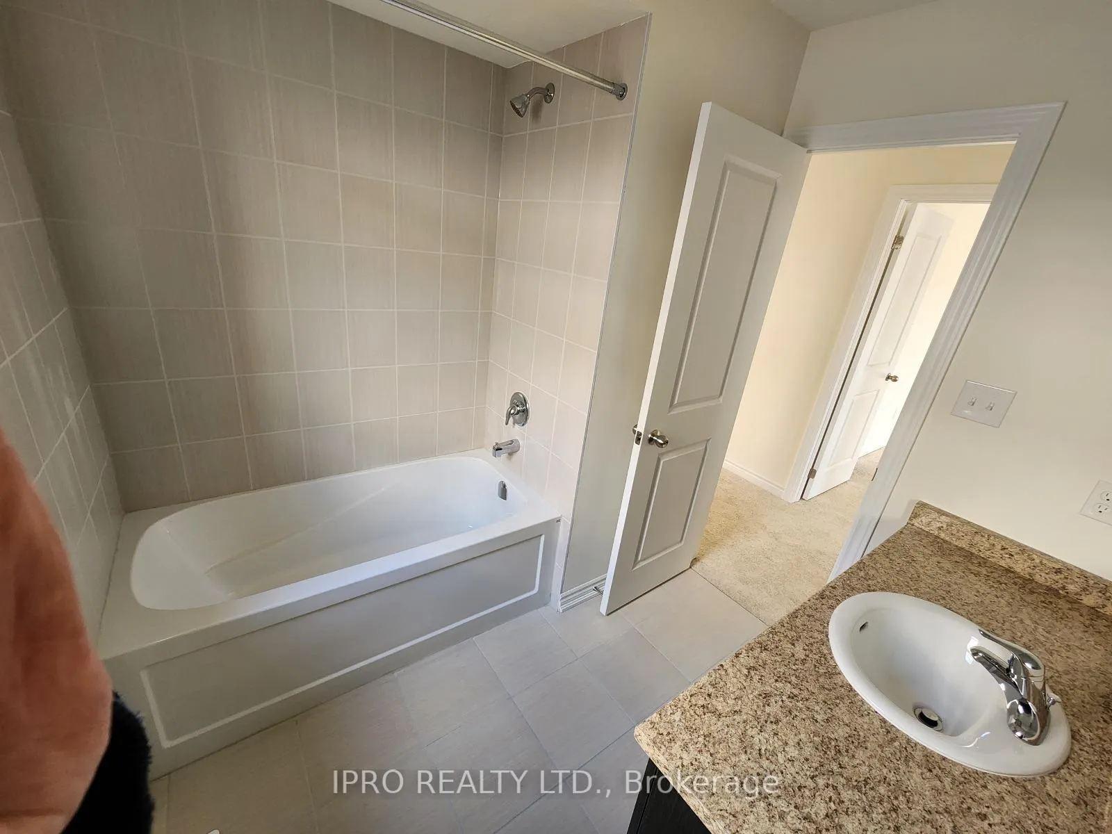 Photo 16 of 1092 Skyridge Boulevard, Pickering, Rural Pickering — HOMEH