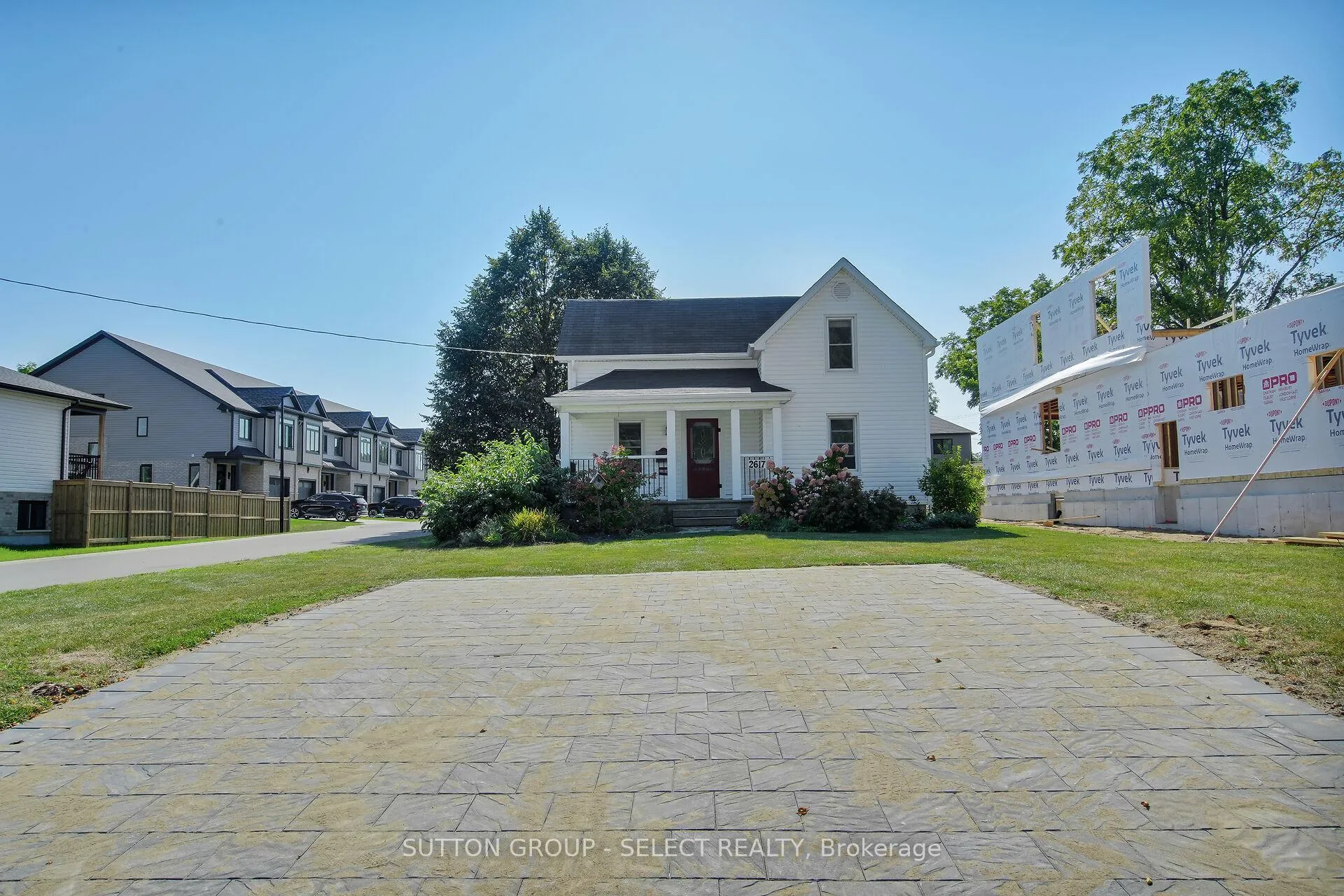 Photo 2 of 2617 Queen Street, Strathroy-Caradoc, Mount Brydges — HOMEH