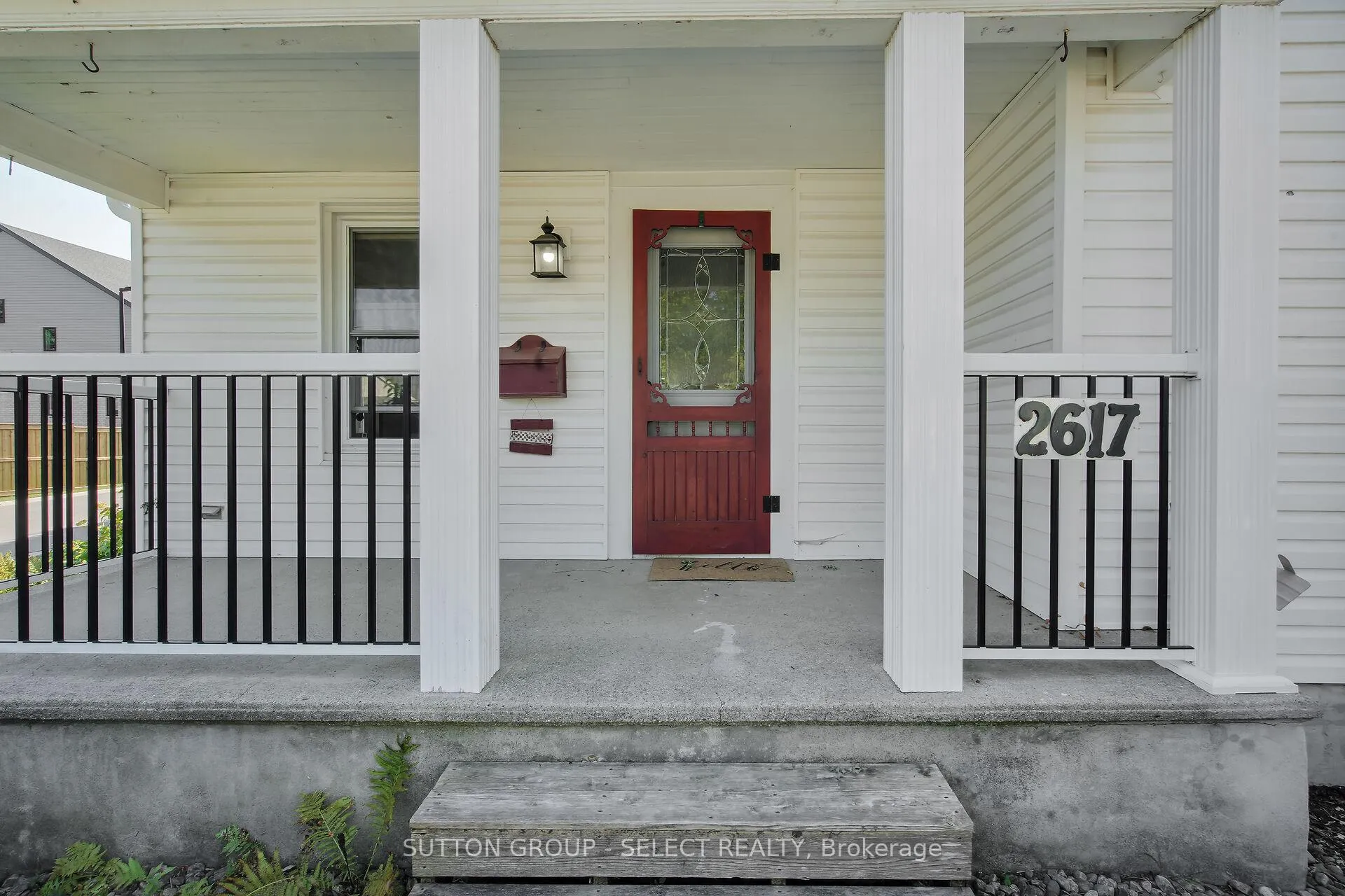 Photo 3 of 2617 Queen Street, Strathroy-Caradoc, Mount Brydges — HOMEH