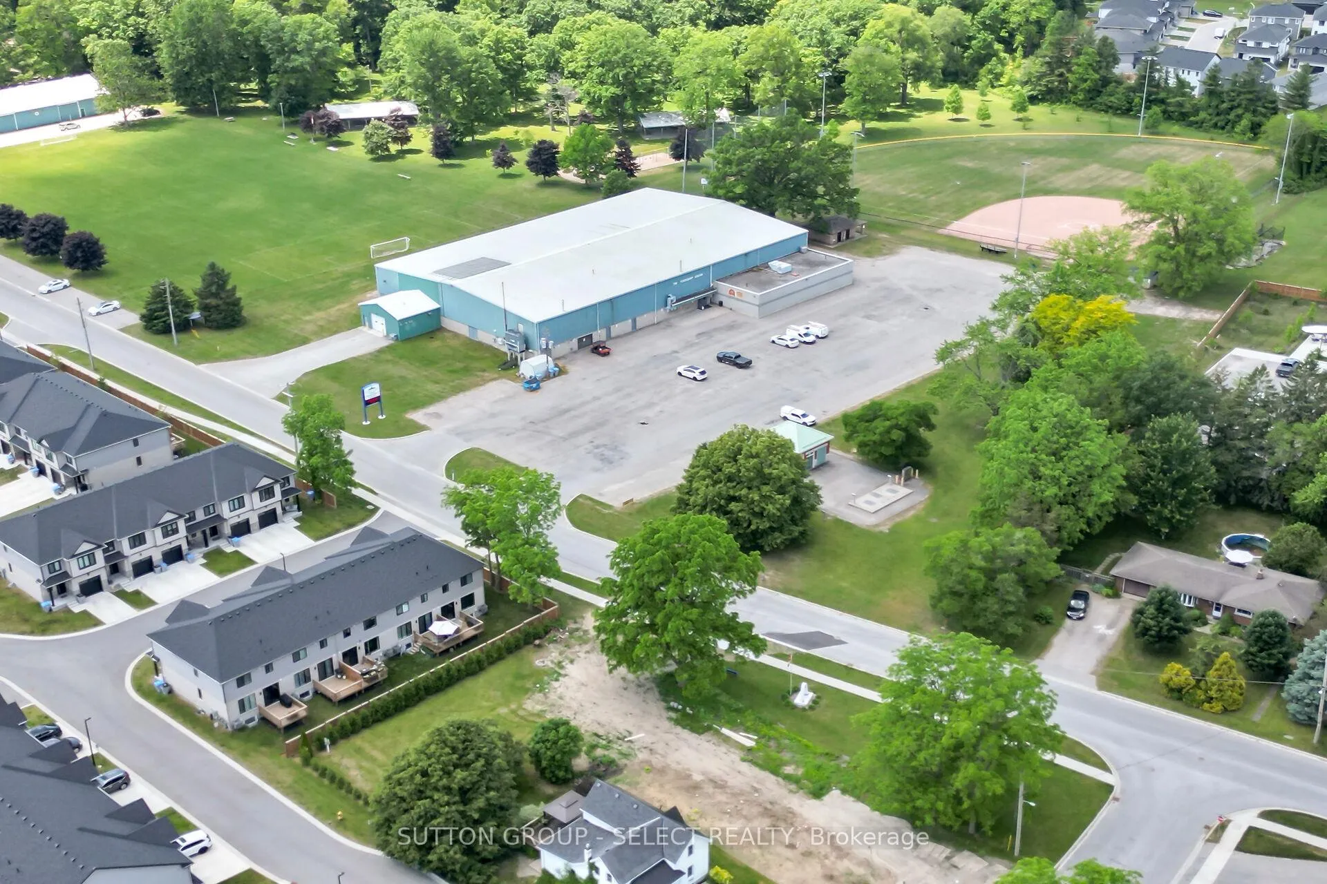 Photo 39 of 2617 Queen Street, Strathroy-Caradoc, Mount Brydges — HOMEH