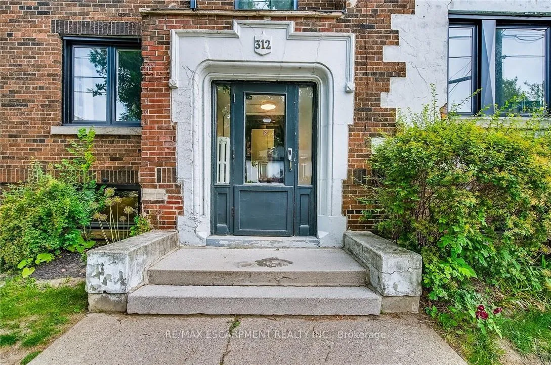 Photo 2 of Unit 5, 312 Aberdeen Avenue, Hamilton, Kirkendall — HOMEH