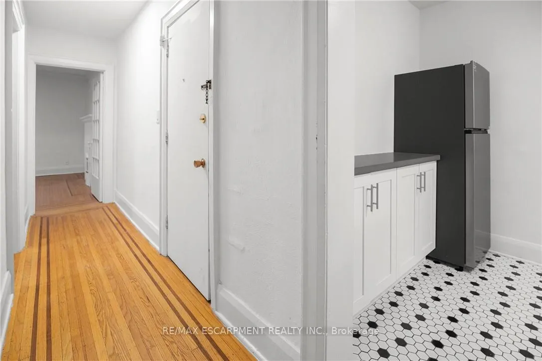 Photo 5 of Unit 5, 312 Aberdeen Avenue, Hamilton, Kirkendall — HOMEH