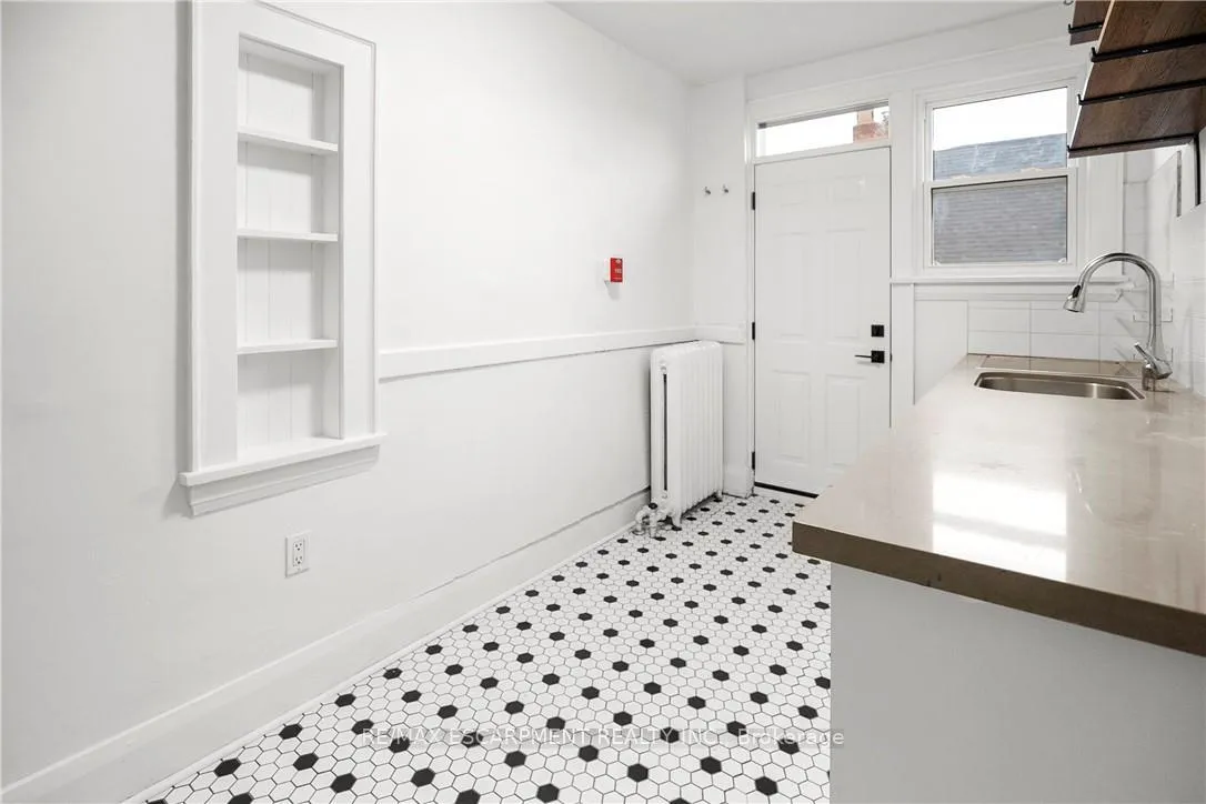 Photo 6 of Unit 5, 312 Aberdeen Avenue, Hamilton, Kirkendall — HOMEH