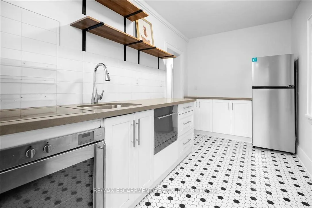 Photo 7 of Unit 5, 312 Aberdeen Avenue, Hamilton, Kirkendall — HOMEH