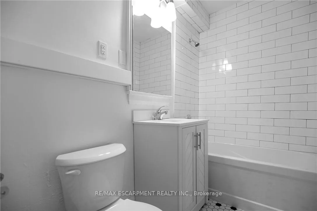 Photo 9 of Unit 5, 312 Aberdeen Avenue, Hamilton, Kirkendall — HOMEH
