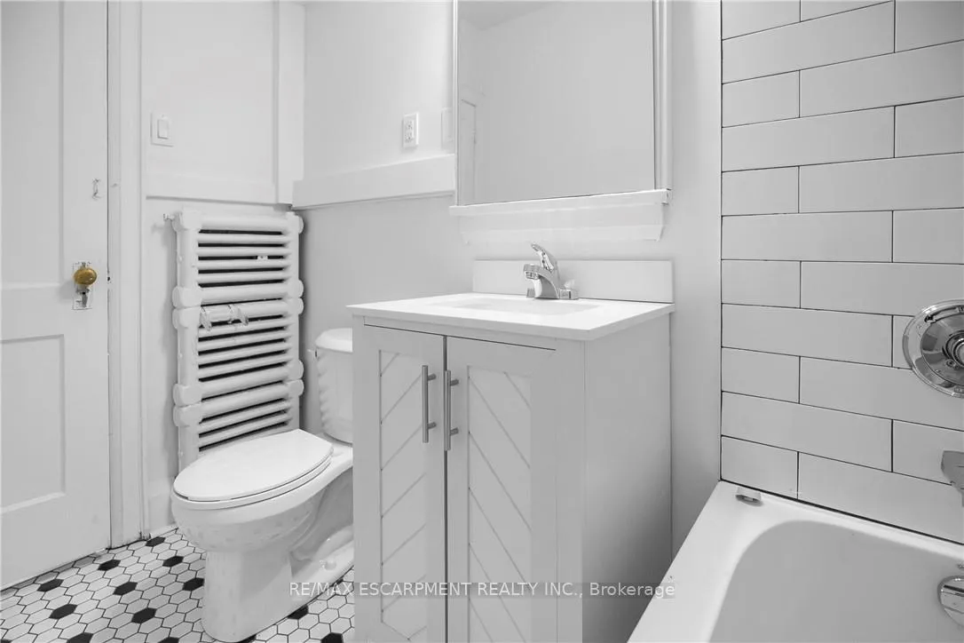 Photo 10 of Unit 5, 312 Aberdeen Avenue, Hamilton, Kirkendall — HOMEH