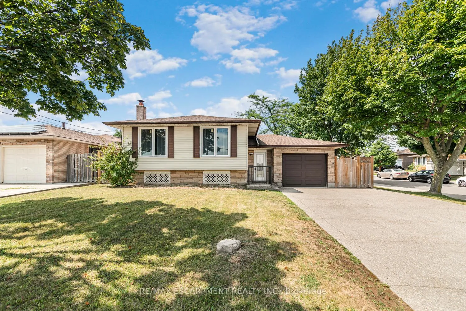 Photo 1 of 102 Quaker Crescent, Hamilton, Quinndale — HOMEH