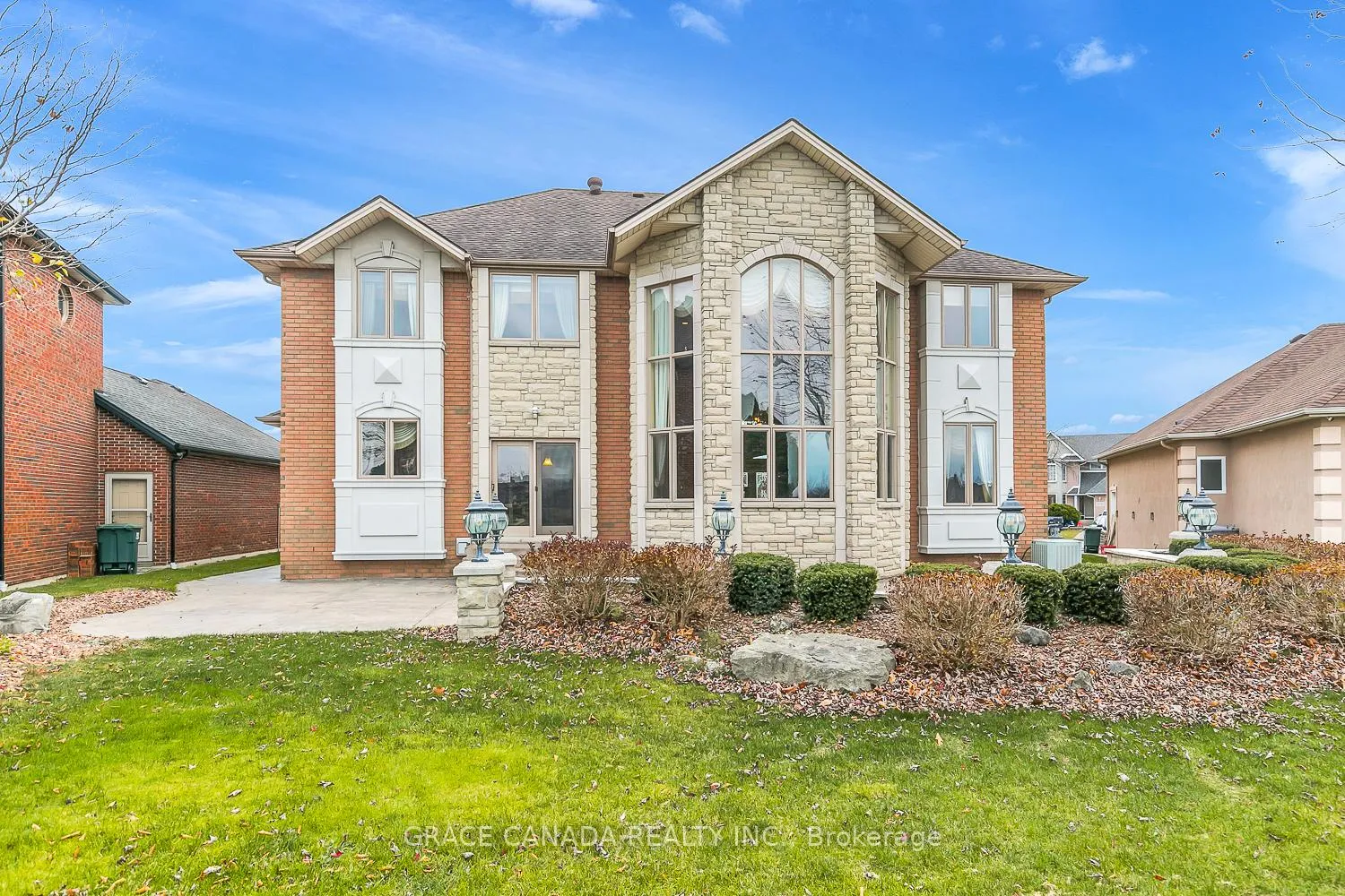 Photo 2 of 1585 Stoneybrook Crescent, Windsor, Roseland East — HOMEH